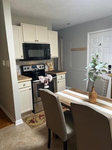 Serene Retreat! 420 Friendly In Designated Area, 3 Minutes To Downtown Villa *